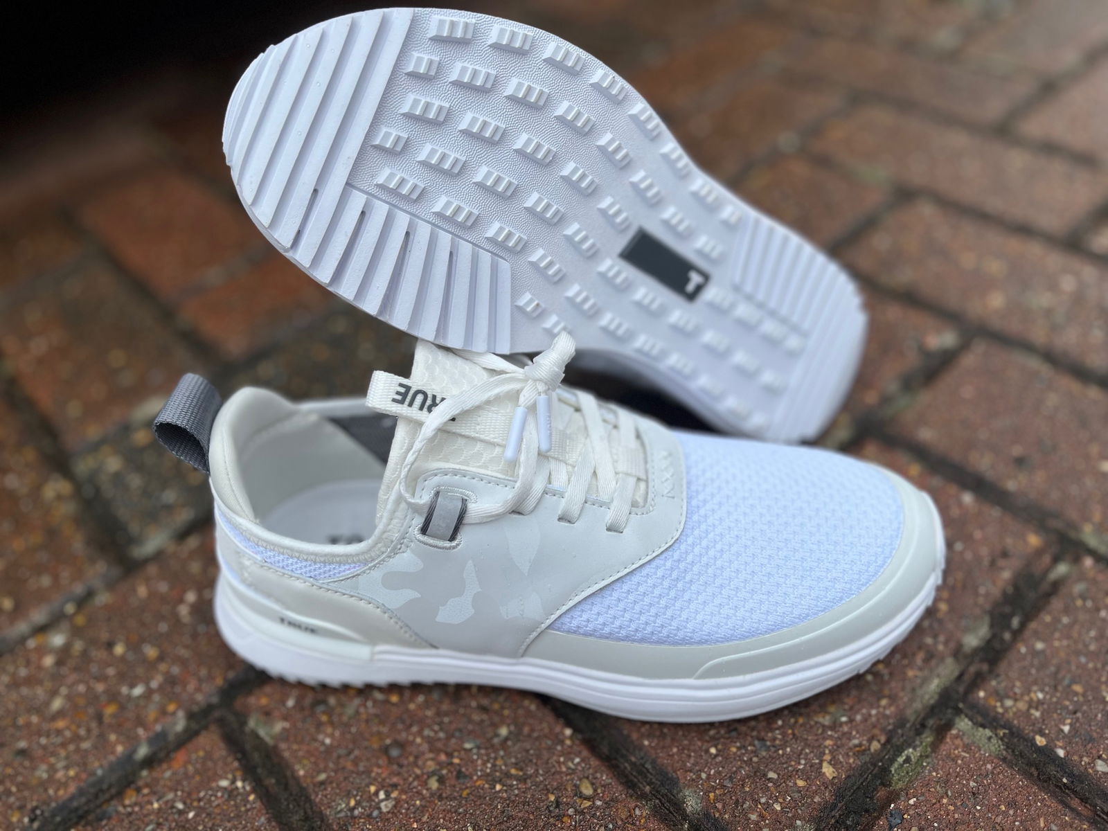 TRUE Linkswear LUX Hybrid Golf Shoes: 